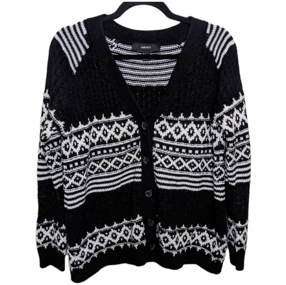 Forever 21 Black & White Chunky Knit Cardigan ❄️